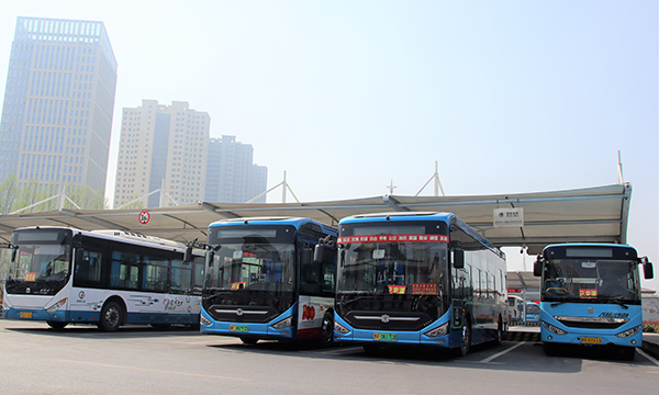 菏澤公交采購(gòu)的中通“三代”車型.jpg