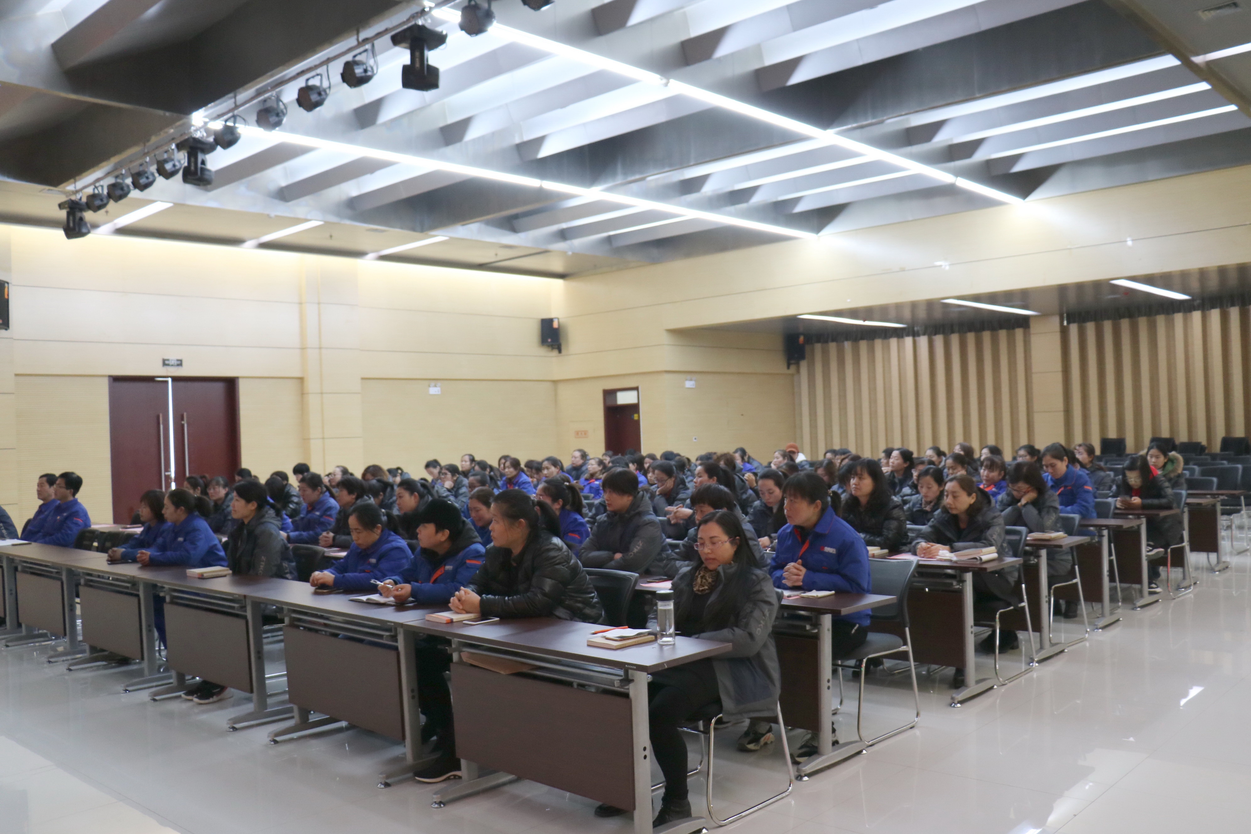 模范女工巾幗情懷點(diǎn)燃奉獻(xiàn)激情——第三屆“巾幗建功”總結(jié)表彰會(huì)隆重召開