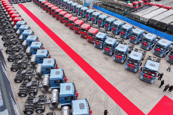 110臺(tái)｜中國(guó)重汽交車(chē)捷報(bào)頻傳，硬核實(shí)力領(lǐng)跑新春市場(chǎng)！