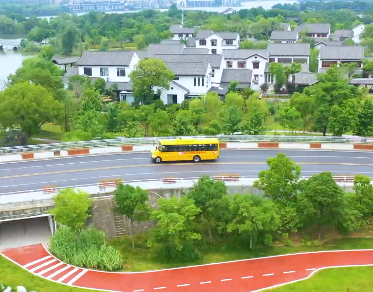 當(dāng)中通校車遇見黃岡